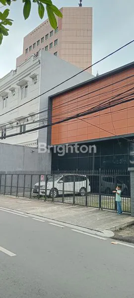 SEWA RUMAH 2 LANTAI SALEMBA JAKARTA PUSAT