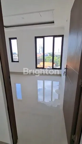 image DIJUAL RUKO HOEK PURI KINTAMANI JL. GADOK  CISALAK (8)