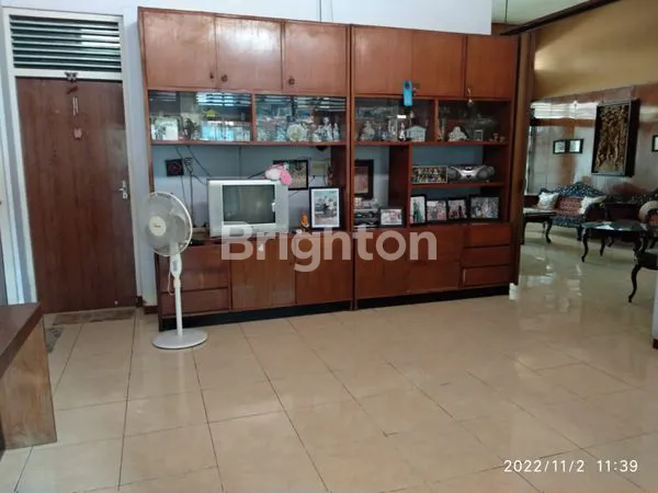 image MILIKI SEGERA RUMAH BESAR HALAMAN LUAS. BEBAS BANJIR. LOKASI STRATEGIS TENGAH KOTA SEMARANG. LINGKUNGAN NYAMAN. TERLETAK DI JL. SOMPOK, SEMARANG SELATAN.   (4)