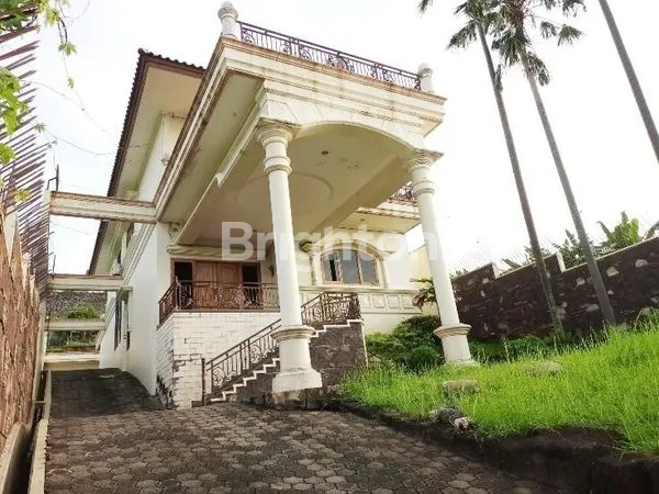 image GOMBEL PERMAI RUMAH VILLA 2 LANTAI BAGUS MEGAH SEMI FURNISH DEKAT TENGAH KOTA SEMARANG ATAS (2)