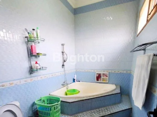 image GOMBEL PERMAI RUMAH VILLA 2 LANTAI BAGUS MEGAH SEMI FURNISH DEKAT TENGAH KOTA SEMARANG ATAS (8)