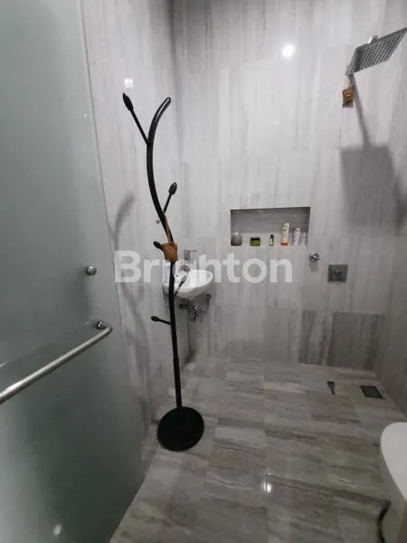 image DIJUAL RUMAH 2 LANTAI SEMUFURNISH TENGAH KOTA BERNUANSA MINIMALIS LOKASI DALAM PERUMAHAN REGENCY AMAN NYAMAN HARGA NEGO (8)