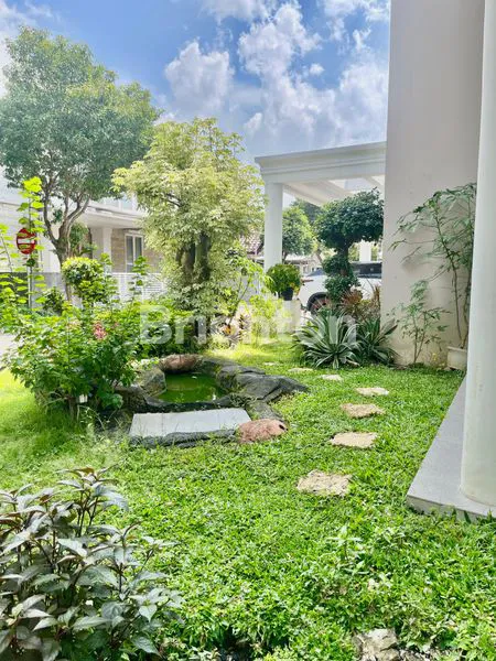 image RUMAH EROPA KLASIK CITRALAND TAMAN PUSPA RAYA HOOK SELATAN TIMUR DIJUAL LENGKAP DENGAN FURNITURE ADA KOLAM RENANG TINGGAL MASUK BAWA KOPER (6)