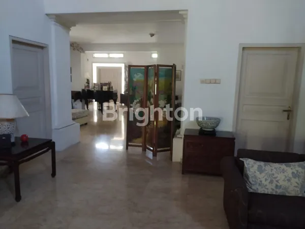 image RUMAH MEWAH PUSAT KOTA SURABAYA (2)