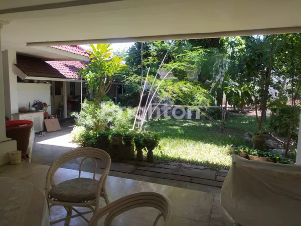 image RUMAH MEWAH PUSAT KOTA SURABAYA (7)