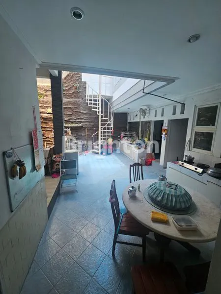 image RUMAH MODERN DI SUNTER JAKARTA UTARA (8)