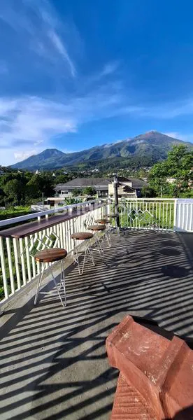 image RUMAH VILLA DI AREA PEGUNUNGAN (2)