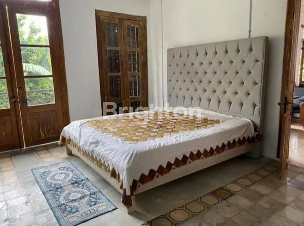 image RUMAH INDAH BERGAYA KOLONIAL TROPIS DI BARANANGSIANG INDAH KOTA BOGOR (8)