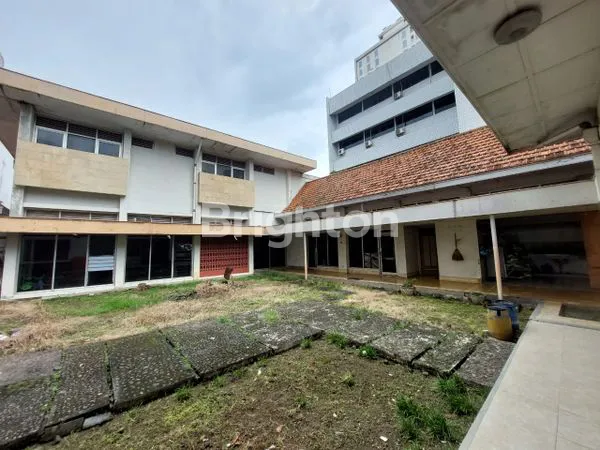 image RUMAH DAN TANAH, LUAS TANAH 1.240M², DEKAT SIMPANG LIMA, SEMARANG, JAWA TENGAH (3)