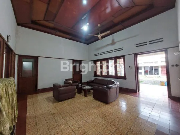 image RUMAH DAN TANAH, LUAS TANAH 1.240M², DEKAT SIMPANG LIMA, SEMARANG, JAWA TENGAH (8)