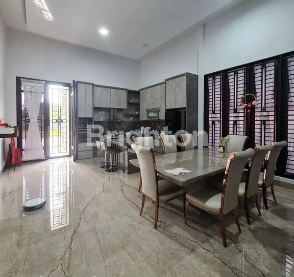 image RUMAH MEWAH & LUAS PINGGIR JLN DI KARYA SEI AGUL MEDAN (4)