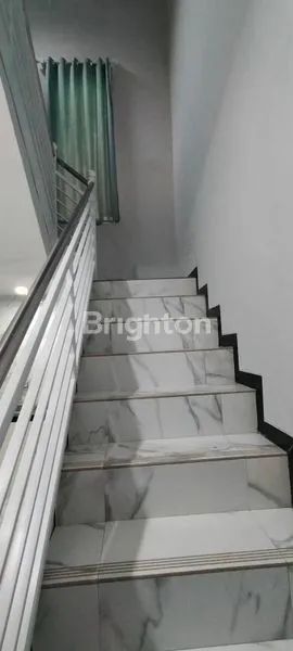 image RUMAH CANTIK 2 LANTAI SIAP HUNI (4)