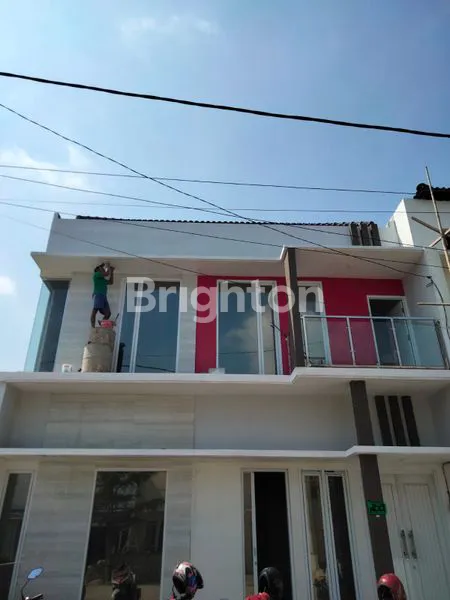 image RUMAH CANTIK 2 LANTAI SIAP HUNI (1)