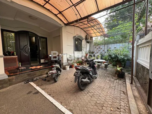 image RUMAH MEWAH SIAPA HUNI KEBAYORAN JAKARTA SELATAN (4)