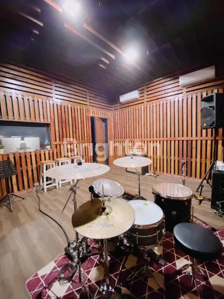 image RUMAH EX STUDIO MUSIK PESANGGRAHAN JAKARTA SELATAN (5)