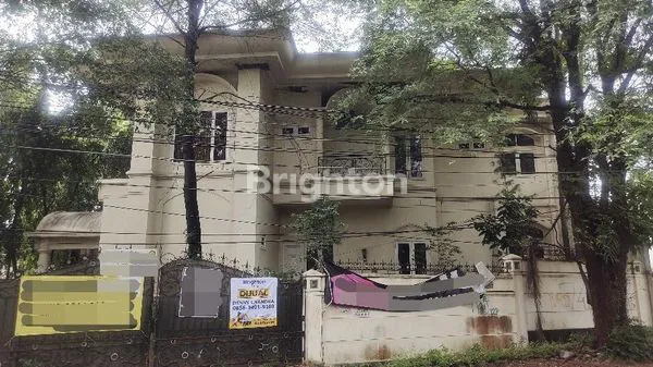 image RUMAH STRATEGIS DI LEBAK BULUS (1)