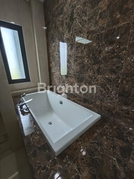 image RUMAH BESAR 4 LT DENGAN GUDANG DAN BASEMENT BESAR DI KOTA BARU PARAHYANGAN, PADALARANG (7)