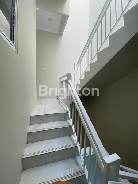 image MANGGA 8, 3 LANTAI (6)