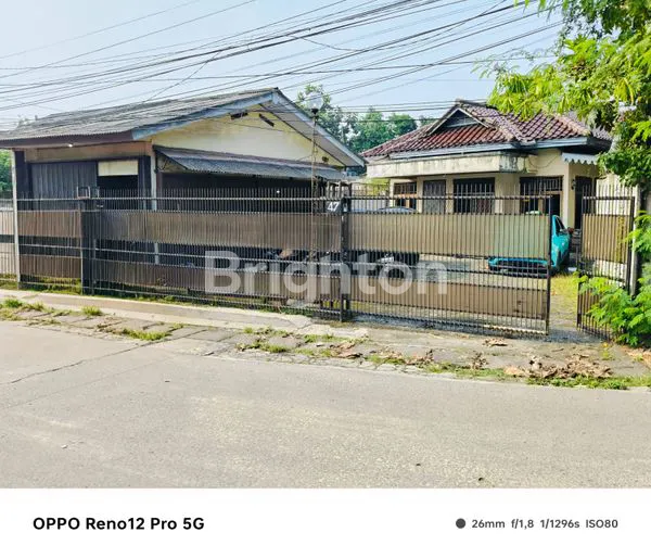 RUMAH DIPINGGIR JALAN RAYA TRUBUS MEKARSARI DEPOK