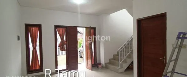 image RUMAH BERLANTAI 2 BERLOKASI DI SESETAN (2)