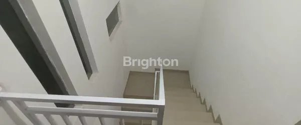 image RUMAH BERLANTAI 2 BERLOKASI DI SESETAN (7)