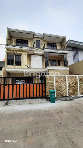 image  RUMAH KAV DKI 3 LANTAI BAGUS TERAWAT MERUYA SELATAN JAKARTA BARAT (1)