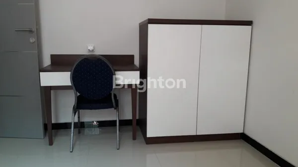 image RUMAH FULL FURNISH SIAP HUNI ROW JALAN 3 MOBIL DI SUKOLILO (4)