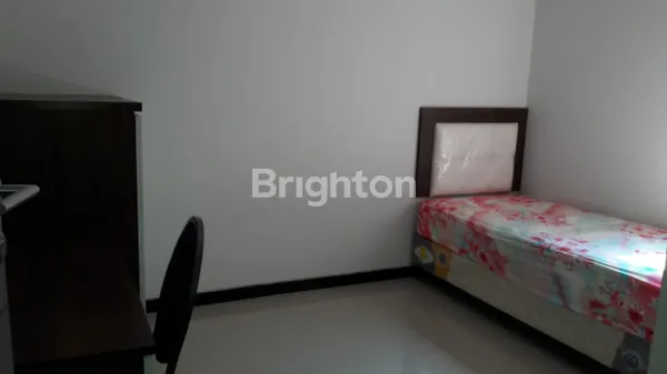 image RUMAH FULL FURNISH SIAP HUNI ROW JALAN 3 MOBIL DI SUKOLILO (5)