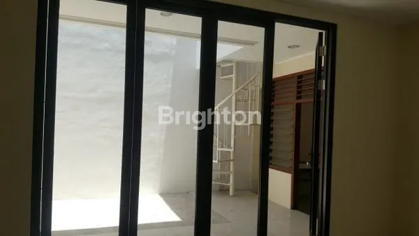 image RUMAH 2 LANTAI MINIMALIS SUTOREJO SELATAN SIAP HUNI DEKET ITS DAN PAKUWON CITY (2)