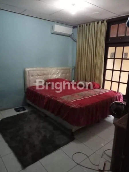 image TURUN HARGA RUMAH 2 LANTAI  COCOK UNTUK BISNIS  DI JALAN PROTOKOL JEND SUDIRMAN (2)