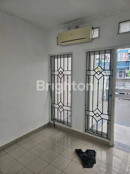 image DI JUAL CEPAT RUMAH 2 LANTAI SIAP HUNI DI GADING NIRWANA KELAPA GADING (4)