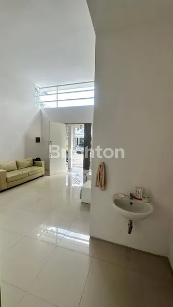 image RUMAH PALMA CLASSICA H SIAP HUNI CLUSTER FAVORIT CITRALAND  (2)