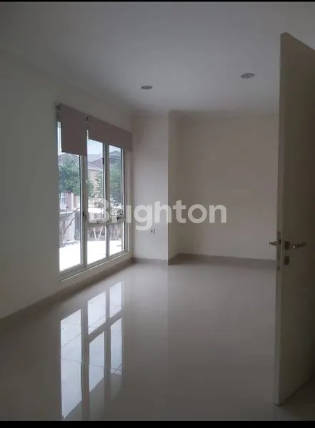 image RUMAH CLUSTER THOMSON GADING SERPONG (4)