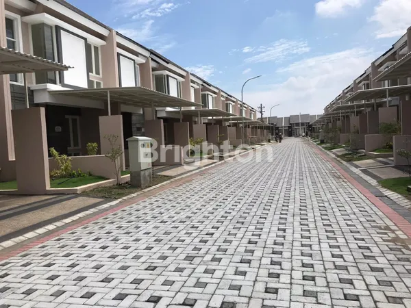 image RUMAH 600 JT'AN, LOKASI PURI SAFIRA REGENCY, ROW JALAN 2 MOBIL (2)