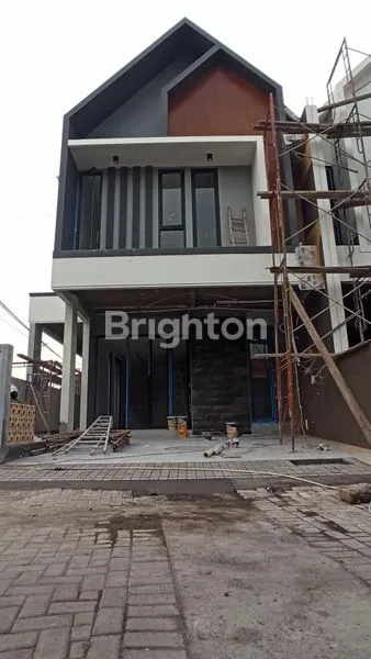 image RUMAH BARU SCANDINAVIAN GRESS DI PERUMAHAN MANYAR SURABAYA, SELANGKAH KE PUSAT KOTA, DEKAT MANYAR KERTOARJO, MANYAR JAYA, DHARMAHUSADA, KERTAJAYA, NGAGEL, BRATANG, KLAMPIS, WISMA MUKTI, PUCANG ANOM (1)