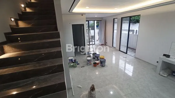image RUMAH BARU SCANDINAVIAN GRESS DI PERUMAHAN MANYAR SURABAYA, SELANGKAH KE PUSAT KOTA, DEKAT MANYAR KERTOARJO, MANYAR JAYA, DHARMAHUSADA, KERTAJAYA, NGAGEL, BRATANG, KLAMPIS, WISMA MUKTI, PUCANG ANOM (3)