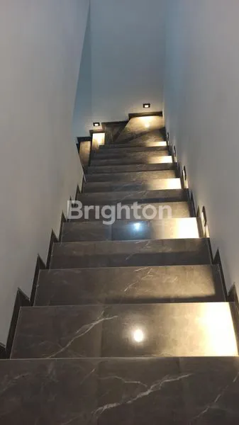 image RUMAH BARU SCANDINAVIAN GRESS DI PERUMAHAN MANYAR SURABAYA, SELANGKAH KE PUSAT KOTA, DEKAT MANYAR KERTOARJO, MANYAR JAYA, DHARMAHUSADA, KERTAJAYA, NGAGEL, BRATANG, KLAMPIS, WISMA MUKTI, PUCANG ANOM (5)