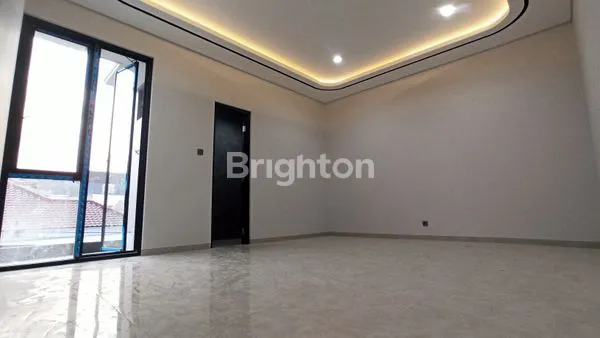 image RUMAH BARU SCANDINAVIAN GRESS DI PERUMAHAN MANYAR SURABAYA, SELANGKAH KE PUSAT KOTA, DEKAT MANYAR KERTOARJO, MANYAR JAYA, DHARMAHUSADA, KERTAJAYA, NGAGEL, BRATANG, KLAMPIS, WISMA MUKTI, PUCANG ANOM (7)