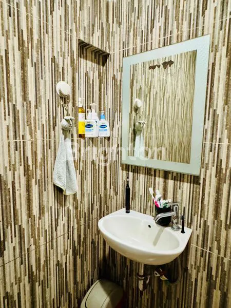 image RUMAH 2 LANTAI DI CLUSTER GRAHA RAYA DIJUAL (7)