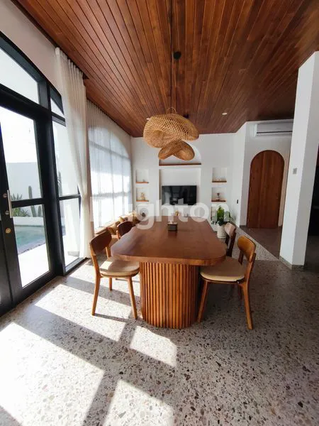 image NEW PRIVATE VILLA 2 BR PREMIUM FULLY FURNISH DI BATU BOLONG CANGGU (3)