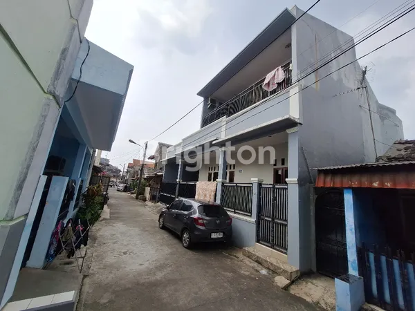image RUMAH 2 LANTAI SEMI FURNISHED DI DUREN JAYA BEKASI, 25 MENIT KE TOL BEKASI BARAT (1)