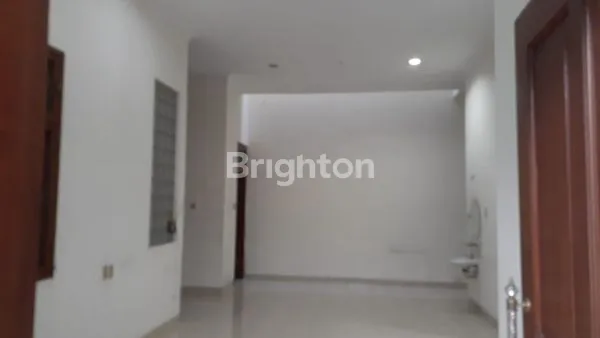 image RUMAH 1 LANTAI PLAFON TINGGI DI JERUK NIPIS, JAKARTA BARAT (6)