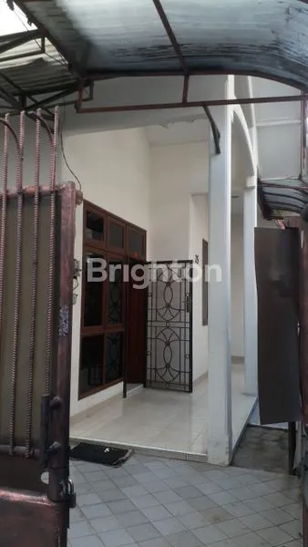 image RUMAH 1 LANTAI PLAFON TINGGI DI JERUK NIPIS, JAKARTA BARAT (3)
