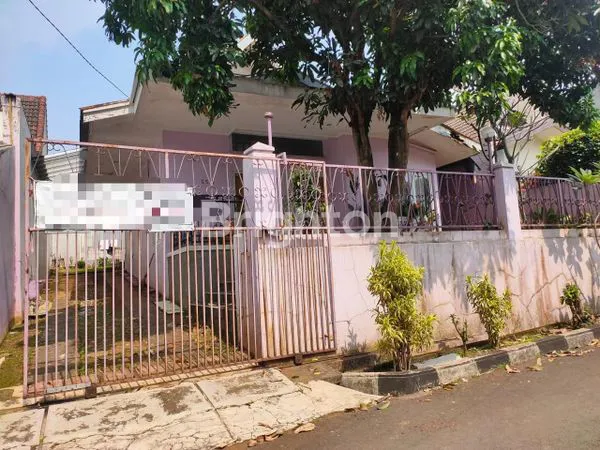 image RUMAH STRATEGIS DENGAN HALAMAN LUAS (1)