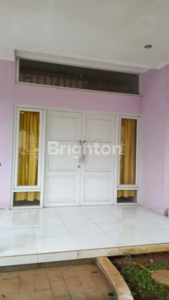 image RUMAH STRATEGIS DENGAN HALAMAN LUAS (5)