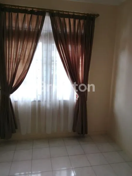 image RUMAH BESAR DI TAMAN GRIYA, DEKAT KERAMAIAN DAN PUSAT² PERBELANJAAN (4)