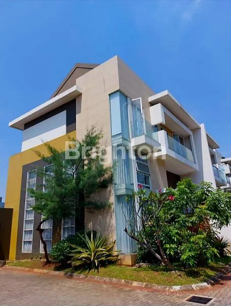 RUMAH 3 LANTAI DIJUAL DI TB SIMATUPANG JAKARTA SELATAN