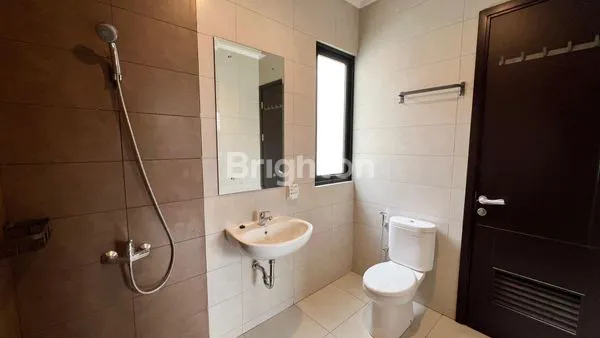 image SUMMARECON CROWN GADING MINIMALIS MODERN SEMI FURNISH DEKAT HARAPAN INDAH (8)