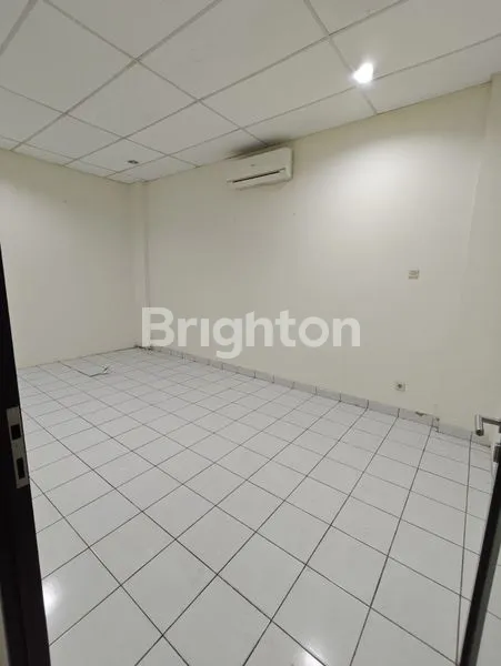 image RUKO 4.5 LANTAI DI KOMPLEK PERKANTORAN DI KELAPA GADING (4)