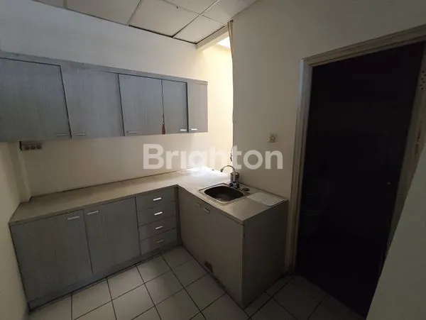 image RUKO 4.5 LANTAI DI KOMPLEK PERKANTORAN DI KELAPA GADING (5)